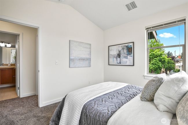 1214 N Northgate Way, Townhouse with 3 bedrooms, 2 bathrooms and 1 parking in Seattle WA | Image 32