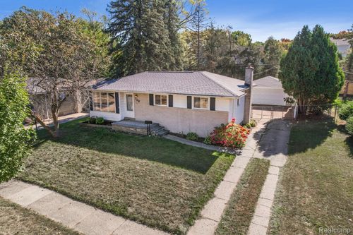 723 Sweetbriar, Milford, MI, 48381-1571 | Card Image