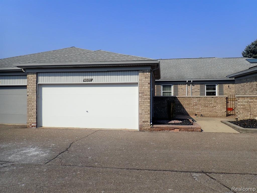 Sand Castle Ct, Shelby Township, MI 48315