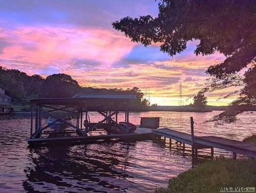 121 Gail Dr, Roanoke Rapids, NC, 27870-9221 | Card Image