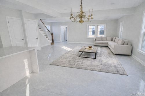 32 Berkshire Rd, Great Neck, NY, 11023-2131 | Card Image