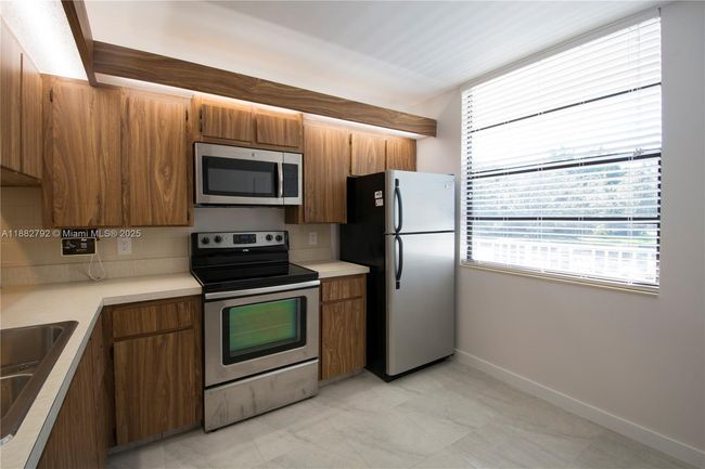 APT-201 - 1717 Whitehall Dr, Condo with 2 bedrooms, 2 bathrooms and null parking in Davie FL | Image 12