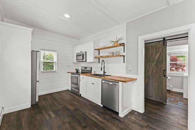 301 County Rd, House other with 1 bedrooms, 1 bathrooms and 6 parking in Marion MA | Image 17