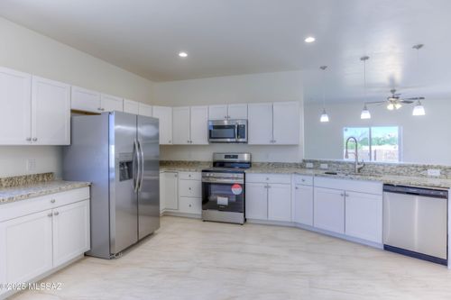 125 S Montgomery Avenue, Corona de Tucson, AZ, 85641 | Card Image