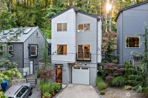 6737 25th Ave Sw, Seattle, WA, 98106-1664 | Card Image