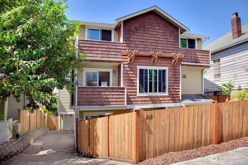213 15th Ave, Seattle, WA, 98122-5603 | Card Image