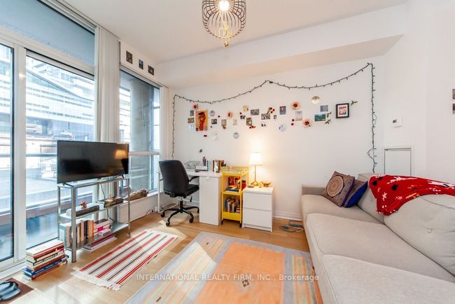 318 - 8 Mercer St, Condo with 1 bedrooms, 1 bathrooms and null parking in Toronto ON | Image 12