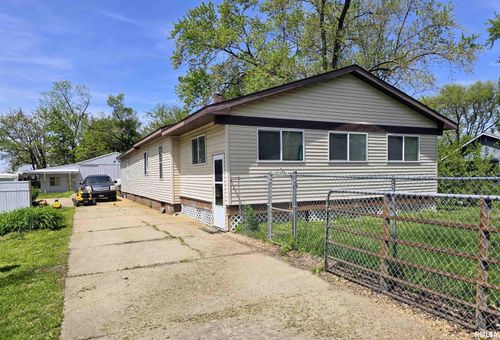13595 1st St, Pekin, IL, 61554-8373 | Card Image