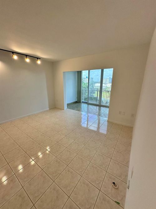 apt-510-3850 Washington St, Hollywood, FL, 33021-7355 | Card Image