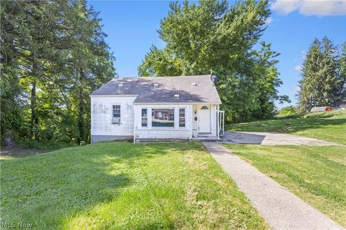 1402 E Wheeling Avenue, Cambridge, OH, 43725 | Card Image