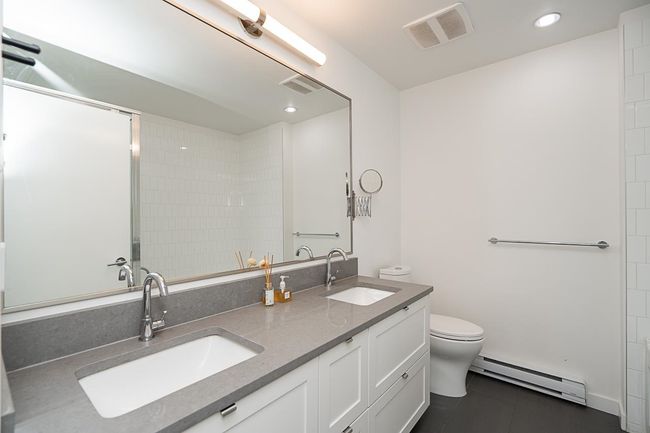 Full bathroom featuring visible vents, a sink, and baseboard heating | Image 20