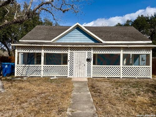 906 N Jefferson St, Beeville, TX, 78102-4038 | Card Image