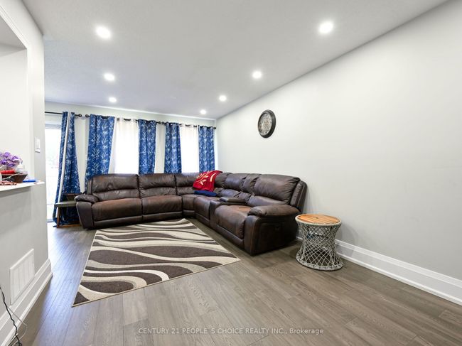 22 Gilgorm Rd, Condo with 3 bedrooms, 3 bathrooms and 1 parking in Brampton ON | Image 8