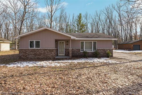 208 Hitchcock Ave, Roscommon, MI, 48653-8914 | Card Image