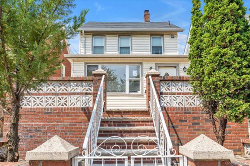 48 202nd St, Oakland Gardens, NY, 11364-1035 | Card Image