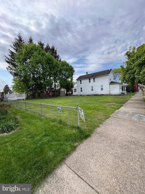 231 Franklin St, West Pittston, PA, 18643-2213 | Card Image