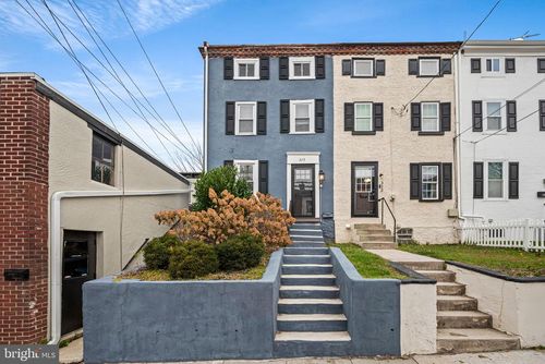 325 W Chestnut St, WEST CHESTER, PA, 19380-2519 | Card Image