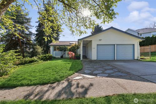 16226 Ne 57th St, Redmond, WA, 98052-4838 | Card Image