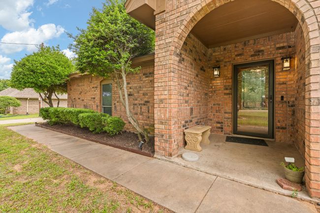 124 Bent Tree Trl, House other with 3 bedrooms, 2 bathrooms and null parking in Burleson TX | Image 5