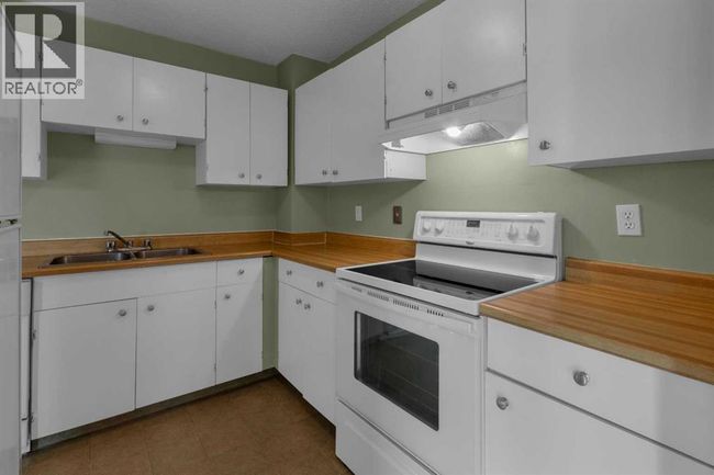 116 Silver Crest Dr Nw, Townhouse with 3 bedrooms, 2 bathrooms and 1 parking in Calgary AB | Image 4