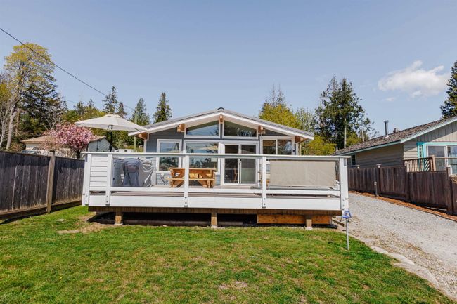 6244 Sunshine Coast Highway, House other with 3 bedrooms, 2 bathrooms and 4 parking in Sechelt BC | Image 2