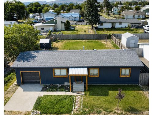 3105 E St, Baker City, OR, 97814-1747 | Card Image