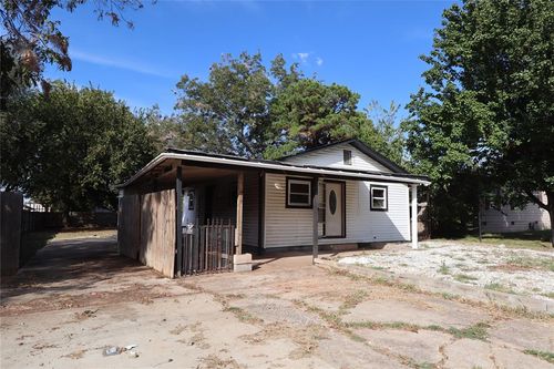 205 E Highland St, Tecumseh, OK, 74873-4215 | Card Image