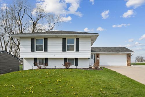 6016 Sharon Ln Nw, Cedar Rapids, IA, 52405 | Card Image