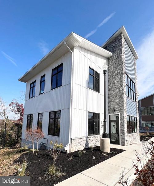 3860 Market St, CAMP HILL, PA, 17011-4327 | Card Image