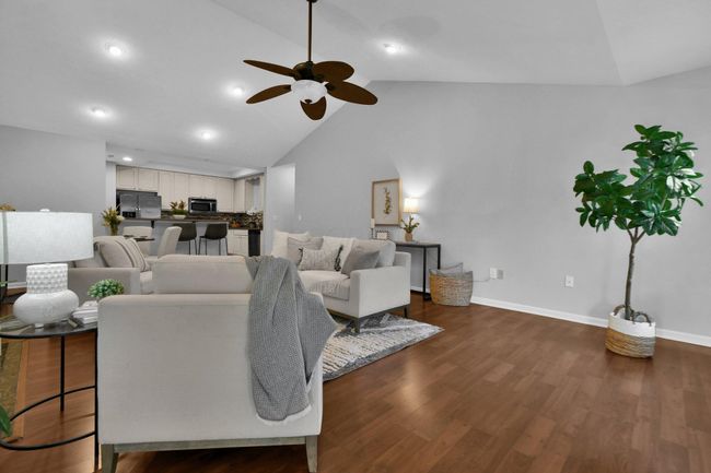 7963 Ravine Run Ln, Condo with 3 bedrooms, 3 bathrooms and null parking in Columbus OH | Image 5