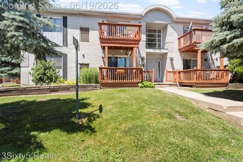 1754 Fort St, Trenton, MI, 48183-2008 | Card Image