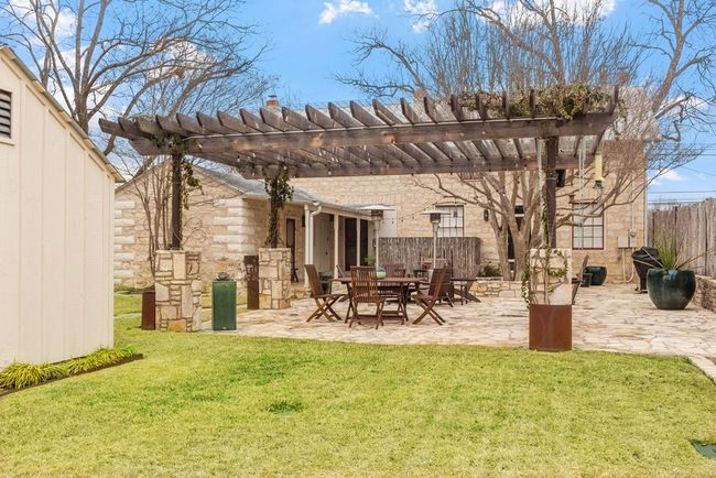 125 W San Antonio St, Home with 2 bedrooms, 3 bathrooms and 2 parking in Fredericksburg TX | Image 48