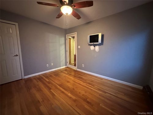 30 Poplar Avenue, Oyster Bay, NY, 11735 | Card Image