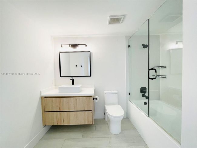 APT-802 - 5085 Nw 7 Th St, Home with 2 bedrooms, 2 bathrooms and null parking in Miami FL | Image 7