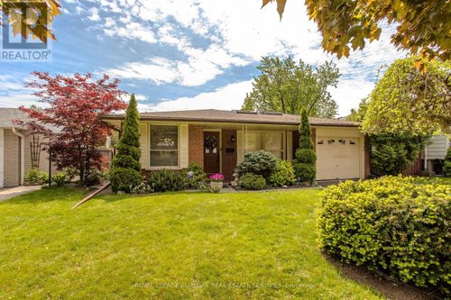 643 Artreva Crescent, Burlington (Shoreacres), ON, L7L2B8 | Card Image