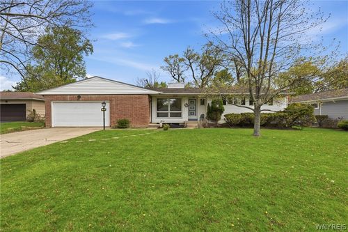 38 Greenbrier Road, Amherst, NY, 14226 | Card Image