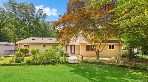 10 Eagle Dr, Ridge, NY, 11961-2620 | Card Image