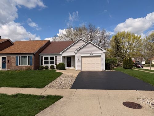 1219 Huntington Dr, Mundelein, IL, 60060-3228 | Card Image