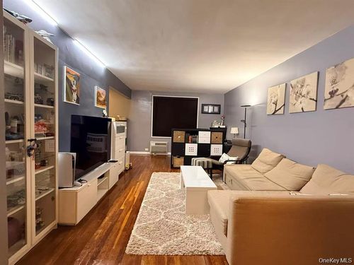 4n-224-24 Union Tpke, Oakland Gardens, NY, 11364-3615 | Card Image
