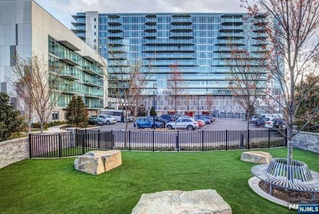 320 Adolphus Ave, Condo with 3 bedrooms, 4 bathrooms and null parking in Cliffside Park NJ | Image 29
