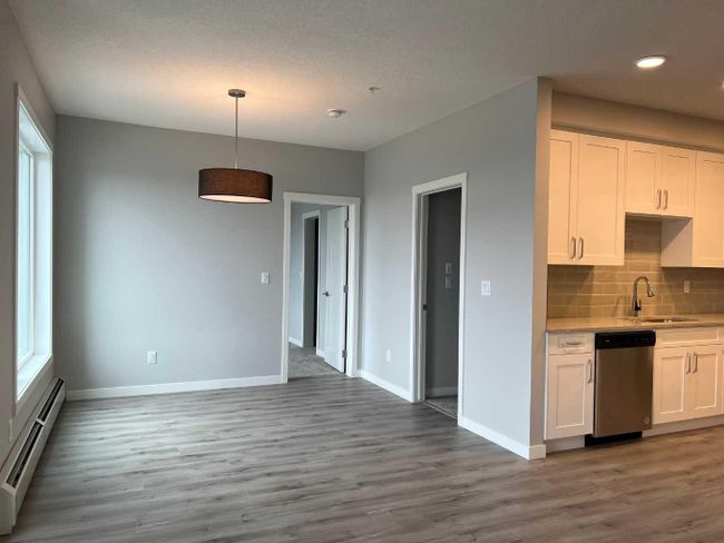 412 - 200 Shawnee Square Sw, Home with 3 bedrooms, 2 bathrooms and 1 parking in Calgary AB | Image 5