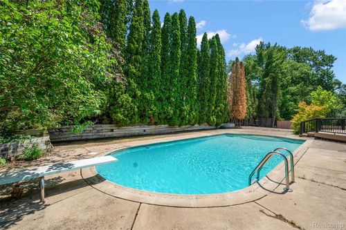 5353 W Bloomfield Lake Rd, West Bloomfield, MI, 48323-2411 | Card Image