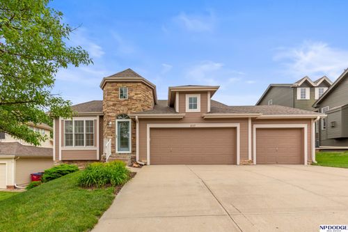 607 S 180th Ave, Elkhorn, NE, 68022-6915 | Card Image