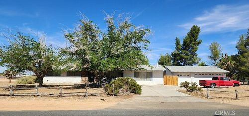 14450 Jicarilla Rd, Apple Valley, CA, 92307-3975 | Card Image