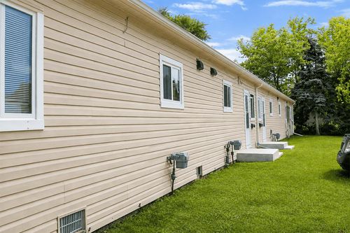 32462 Lenawee St, Westland, MI, 48186-4727 | Card Image