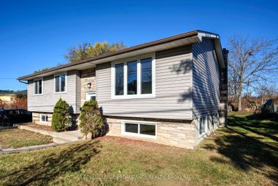 630 King St W, House other with 3 bedrooms, 2 bathrooms and 3 parking in Gananoque ON | Image 2