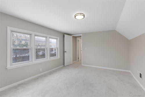 21305 Oxford Ave, Farmington Hills, MI, 48336-6150 | Card Image