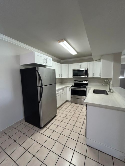 103-450 Palm Cir W, Pembroke Pines, FL, 33025-4611 | Card Image