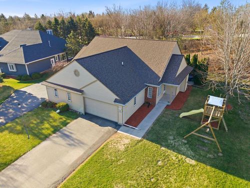 N48W16217 Lone Oak Lane, MENOMONEE FALLS, WI, 53051 | Card Image