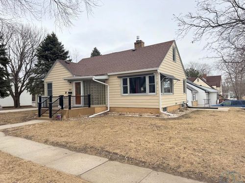 501 Larchwood Dr, Storm Lake, IA, 50588-3011 | Card Image